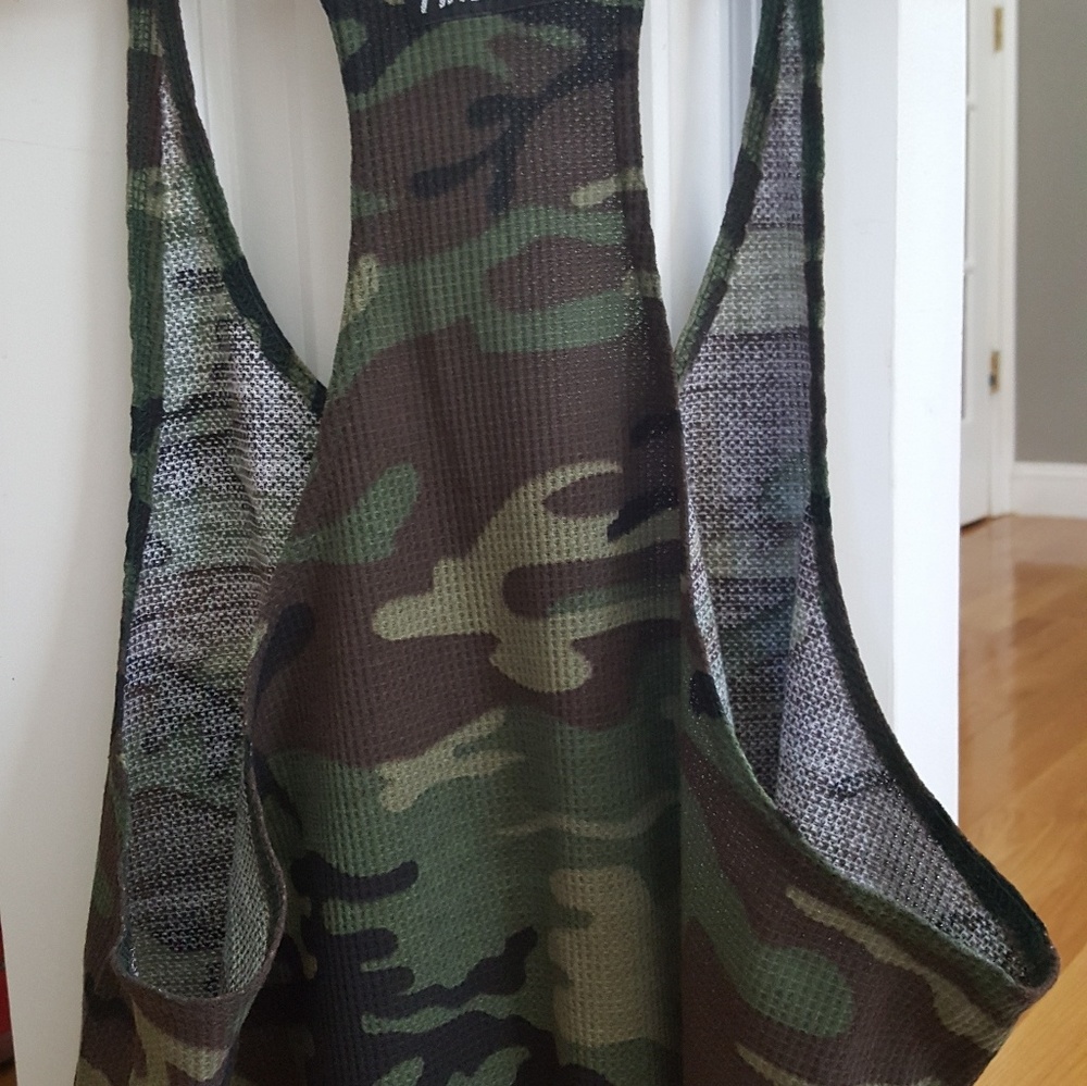 String Muscle tanks - Picture 2 of 4